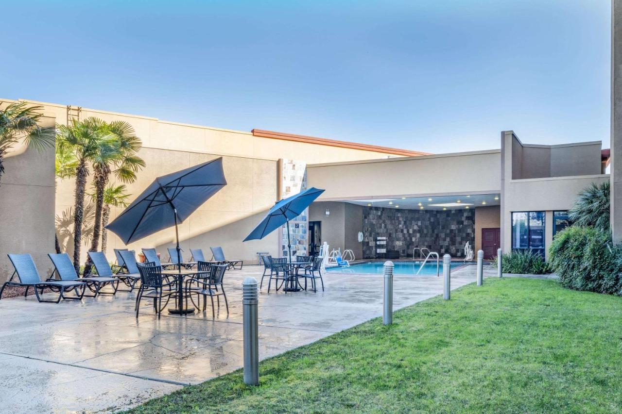 Wyndham Sacramento Hotel Carmichael Exterior foto